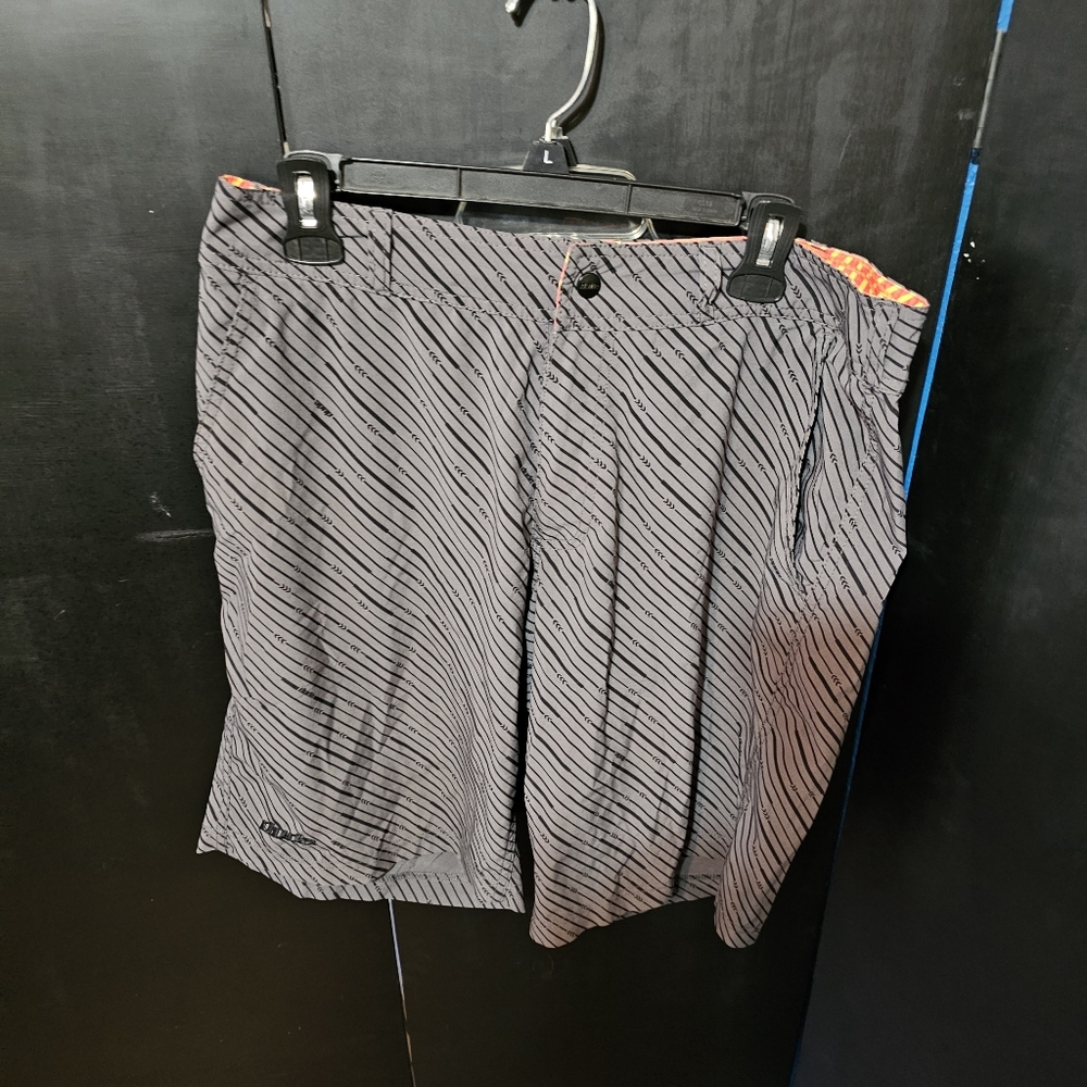♥️EUC Mens Size 32 Dude Gray Striped Shorts